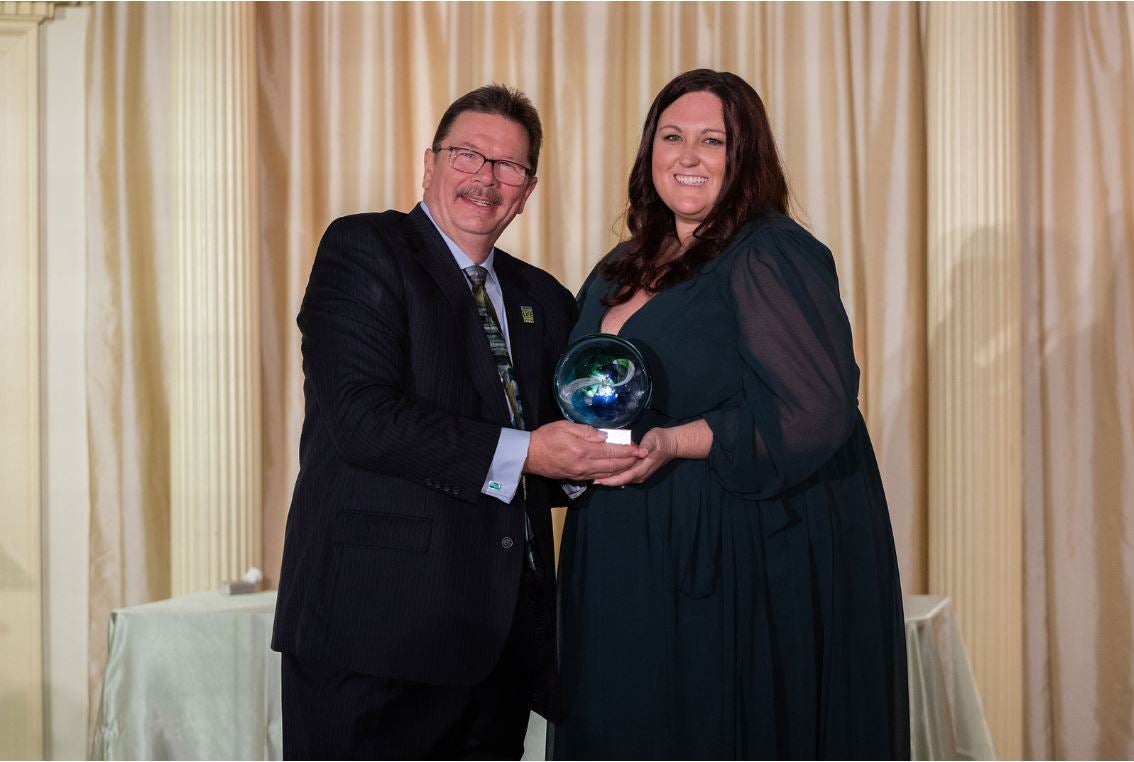 Bill Thompson, Transplant Center Liaison for Gift of Life Michigan, presents Donation Champion Award to Kelly Summers, Clinical Services Manager of Trinity Health Kidney Transplant Center.